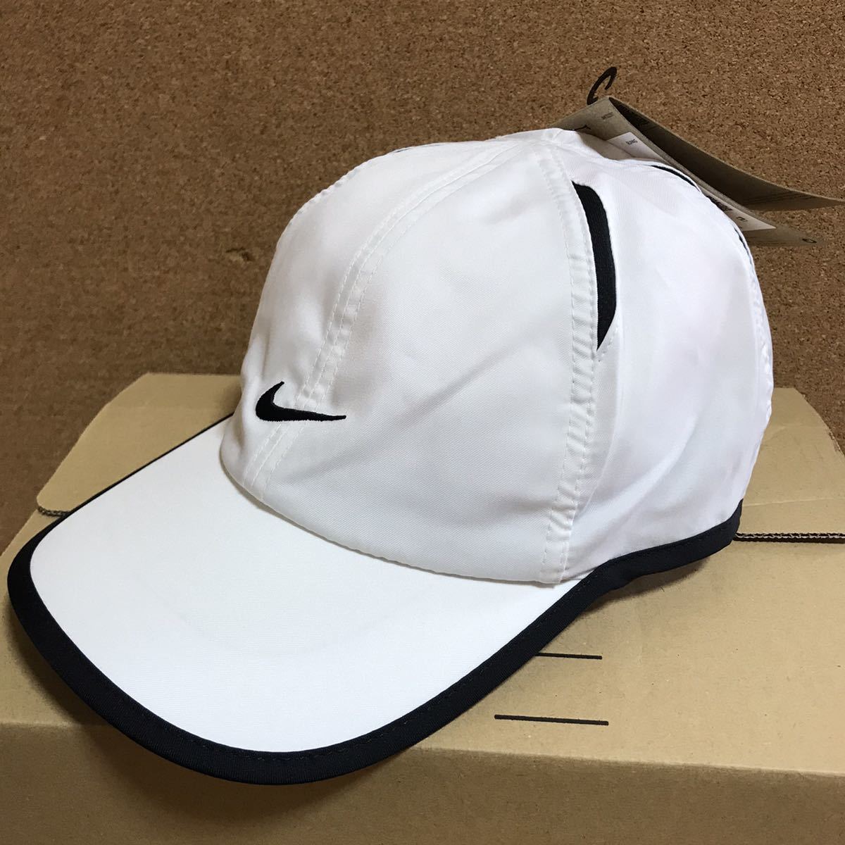 NIKE ナイキ キャップ　帽子　フェザーライト ホワイト 57-59cm 送料込み