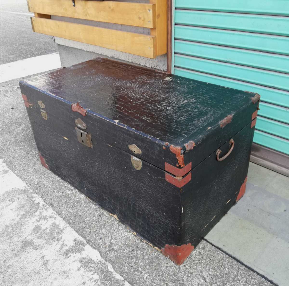 日本のアンティーク 革張り 木箱 トランク 収納ボックス ヴィンテージ 古民家 古道具 インテリア レザー_画像2