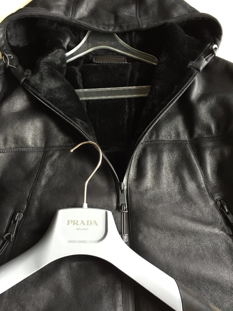 即決　極美品　PRADA　プラダ　最高峰　ロゴ入り　表革　ムートンファー毛皮　オーバーサイズ　フーデッドコート☆44サイズ_画像3