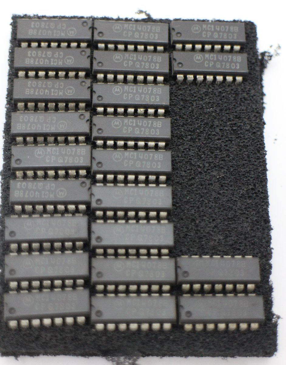 未使用 motorola MC14078BCP 22個セット C-MOS Standard IC_画像1