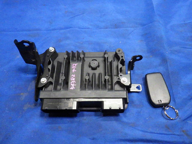 R3年 ヤリス MXPA15 エンジンコンピューター ECU M15A-FKS 4WD 21797km 89661-K0540 [ZNo:04002879]_画像4