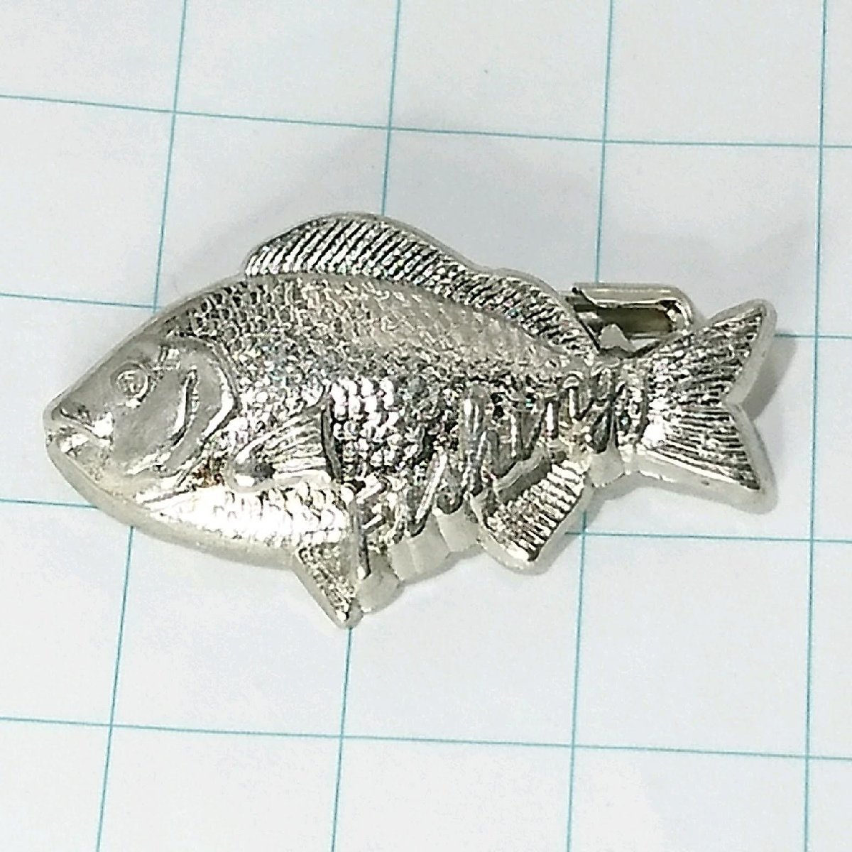 送料無料)魚 Fishing 釣り ピンバッジ PINS ピンズ A11034_画像1