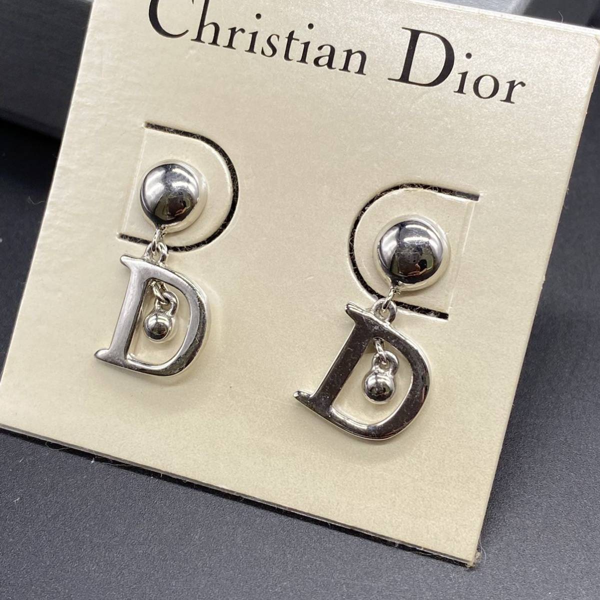 は自分にプチご褒美を Christian Dior シルバーカラー ディオール