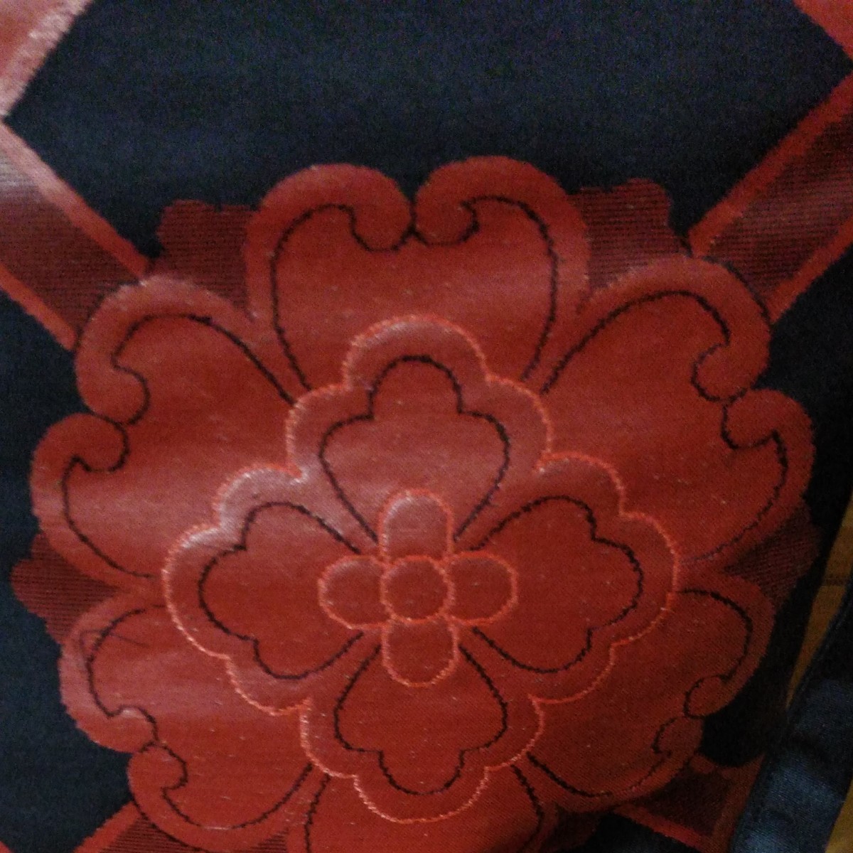 帯リメイク2ウェイバッグ(黒に赤い花柄)