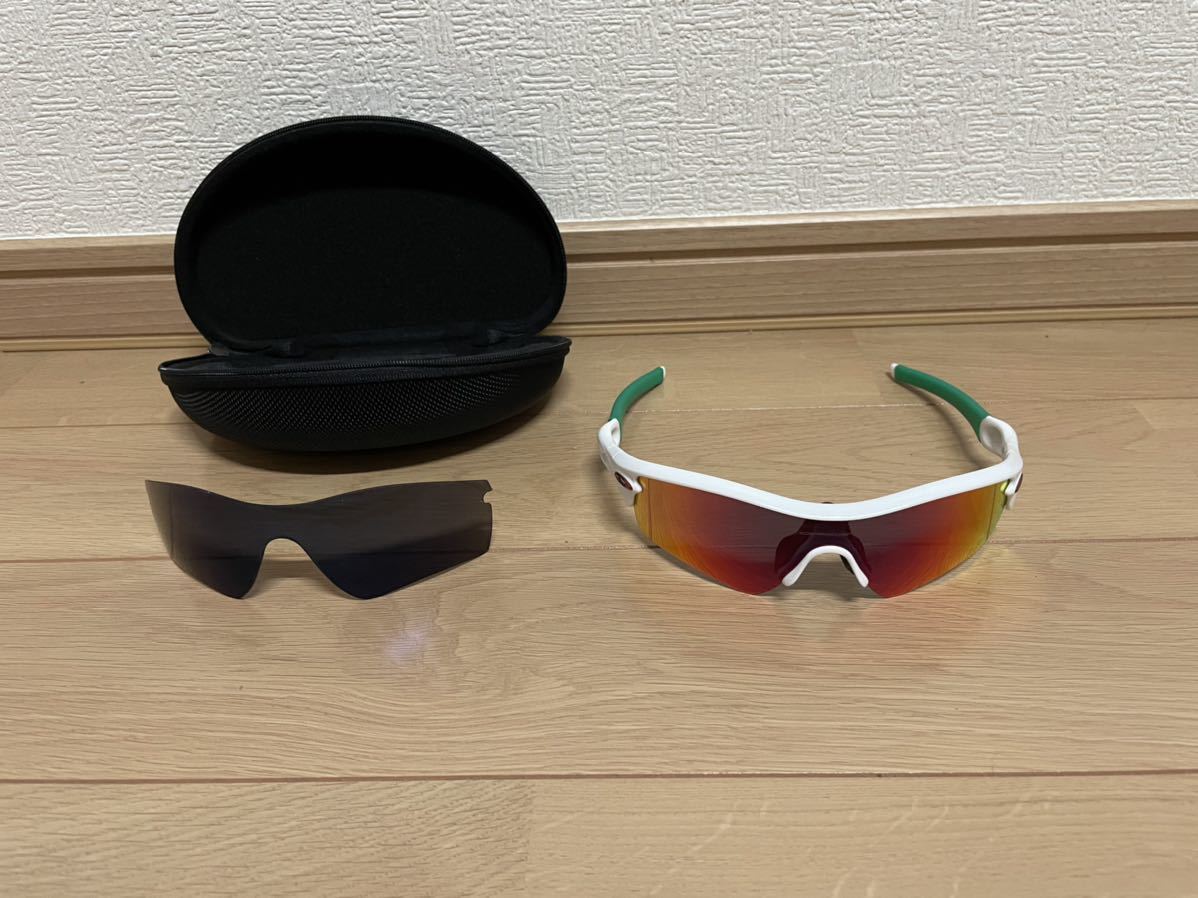 豪華ラッピング無料 オークリー レーダーパス アジアンフィット ハードケース 純正スペアレンズ付き セル、プラスチックフレーム 豪華ラッピング無料 オークリー レーダーパス アジアンフィット ハードケース 純正スペアレンズ付き セル、プラスチックフレーム
