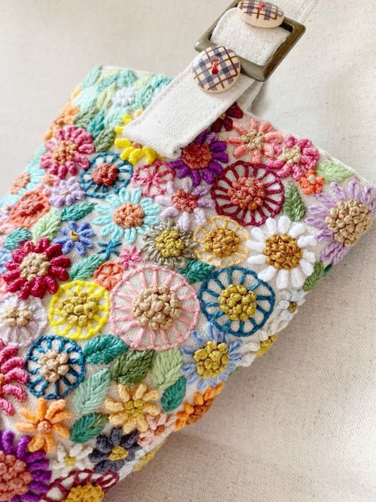 お花のバケツバッグ　手刺繍 ハンドメイド リネン生地　ミニバッグ　ヤル気スイッチ入った時しか製作しなくてごめんなさいの刺繍_画像3