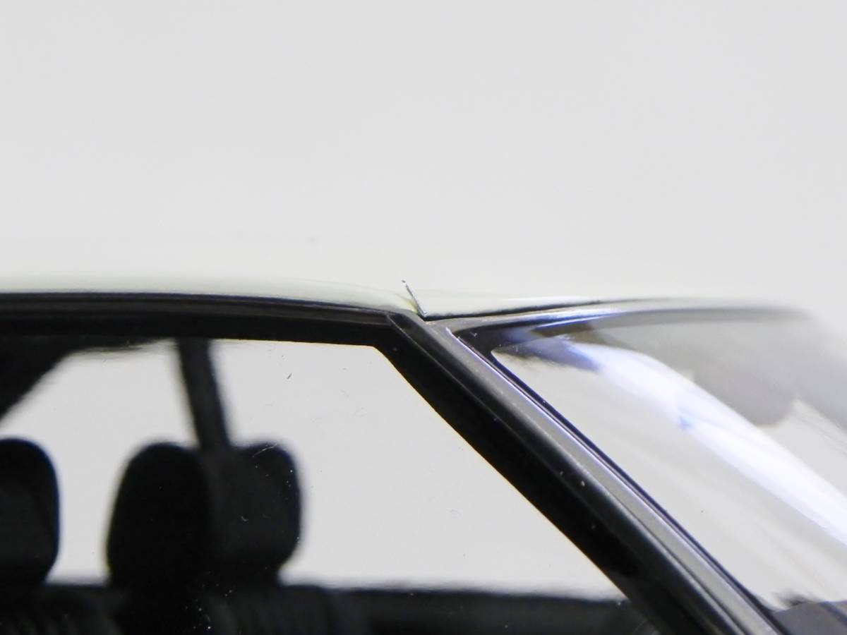 IG 1080 1/18 Nissan Skyline 2000 GT-ES (C210) White IG 1080 1/18 Nissan Skyline 2000 GT-ES (C210) White