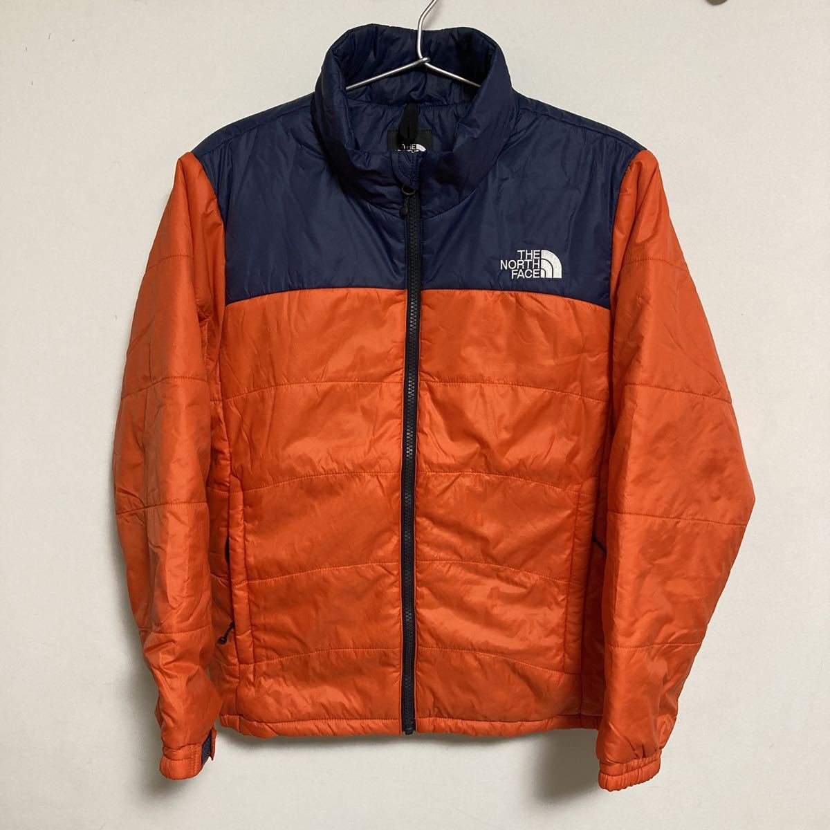 美品 ノースフェイス THE NORTH FACE ナイロンブルゾン 中綿 ジャケット ジップ アウター150オレンジ×ネイビー 子供kidsキッズ秋冬 ダウン