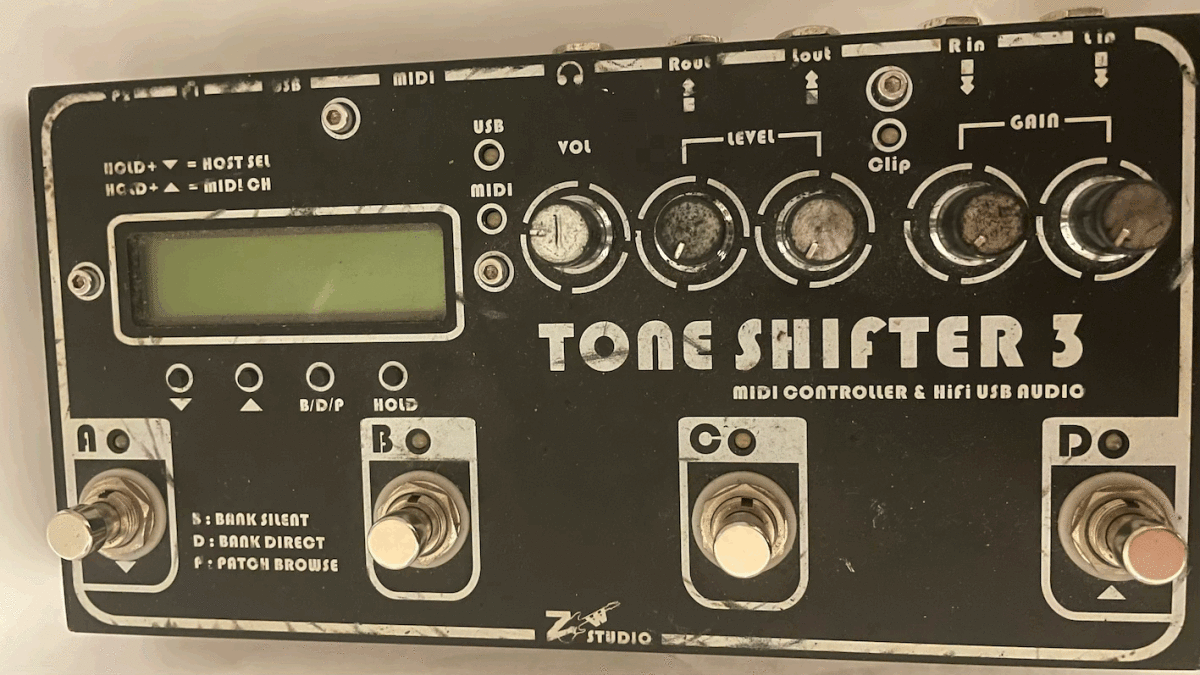 * TONE SHIFTER 3 audio interface + MIDI foot controller *