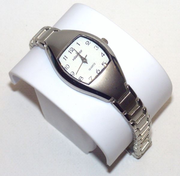 Vitaroso(ヴィタロソ)　レディス腕時計　クォーツ　606355H1_画像2