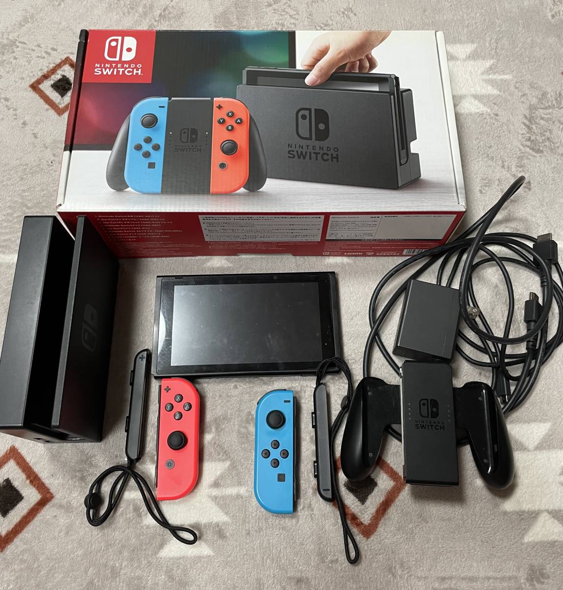 ☆Nintendo Switch 本体ニンテンドースイッチJoy-Con。フルセット中古