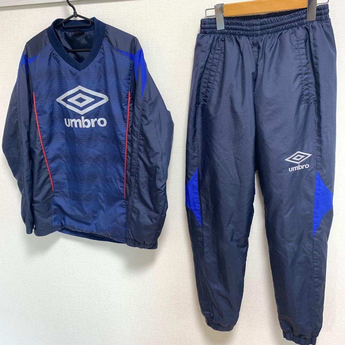 【美品】UMBRO 中綿 ピステ 上下セット アンブロ サッカー フットサル ウインドブレーカー スポーツウェア トレーニングウェア ネイビー_画像3