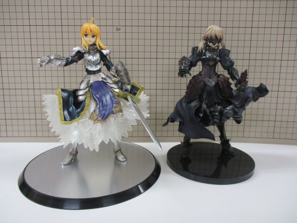 z27【梱80】Fate/stay night セイバーオルタ 1/8 ギフト セイバー 1/8