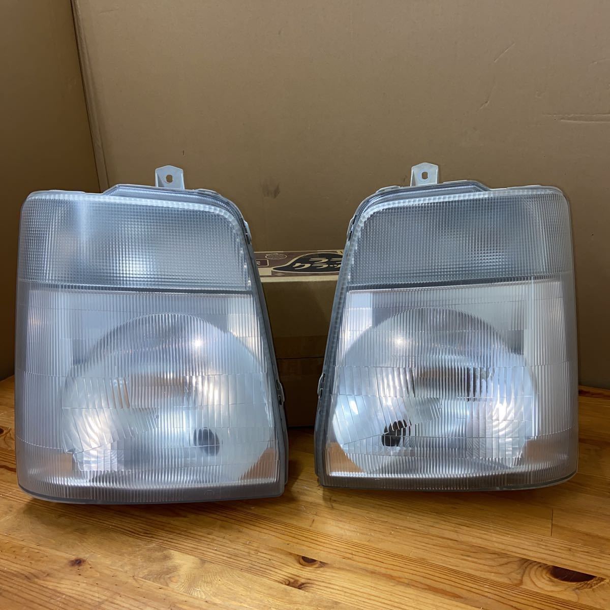 待望の再入荷! スズキ キャリイ DA63T ヘッドライト 左右セット