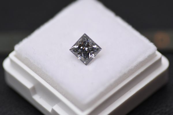 ラボ グレーダイヤモンド 1ct プリンセスカット 宝石 鉱石 希少 輝き 高品質 宝石シリーズ スクエア形状 モアッサナイト C318
