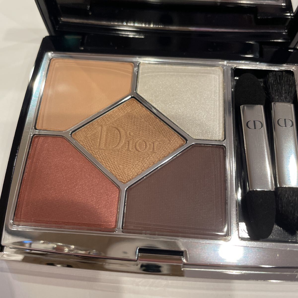 新品　店舗限定　サンククルール ディオール Dior アイシャドウ クリスチャンディオール　529 ワイルドブラウン