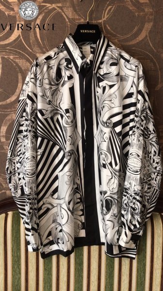 高級感 VERSACE 高級バロック総柄シャツ VERSACE 本物 高級バロック総