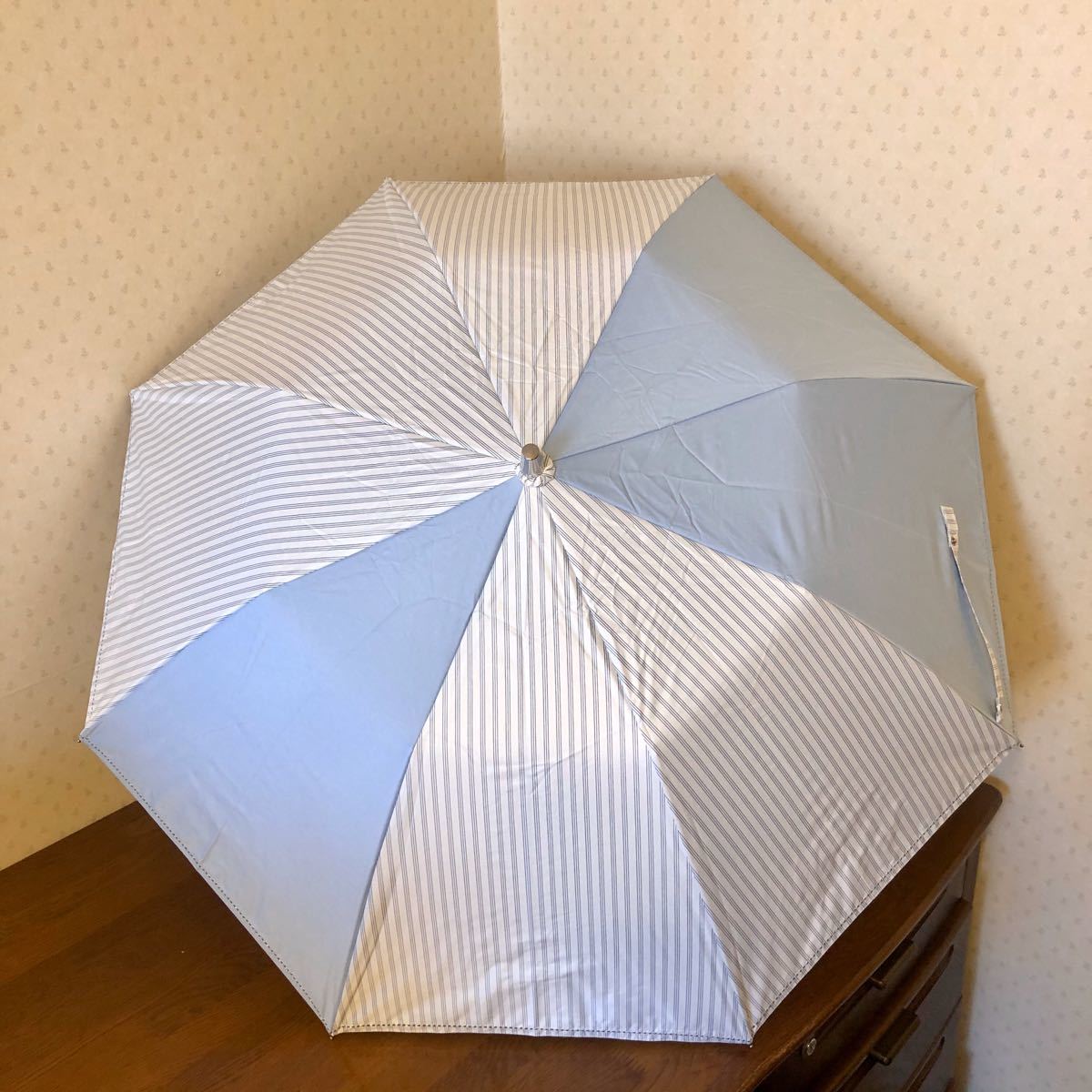 ★新品・タグ付き★晴雨兼用パラソル 高級日傘 楽折スタイル 1級遮光生地 遮熱効果 ストライプ柄 白 ブルー