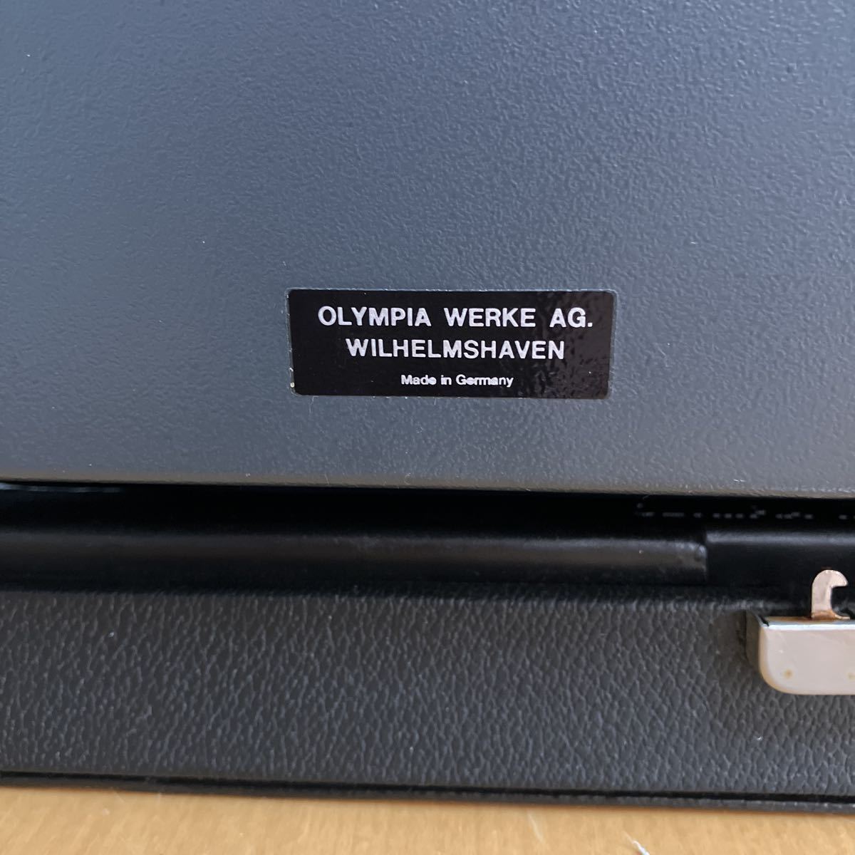 中古英文タイプライター OLYMPIA WERKE AG ドイツ製 昭和レトロ現状品の画像10