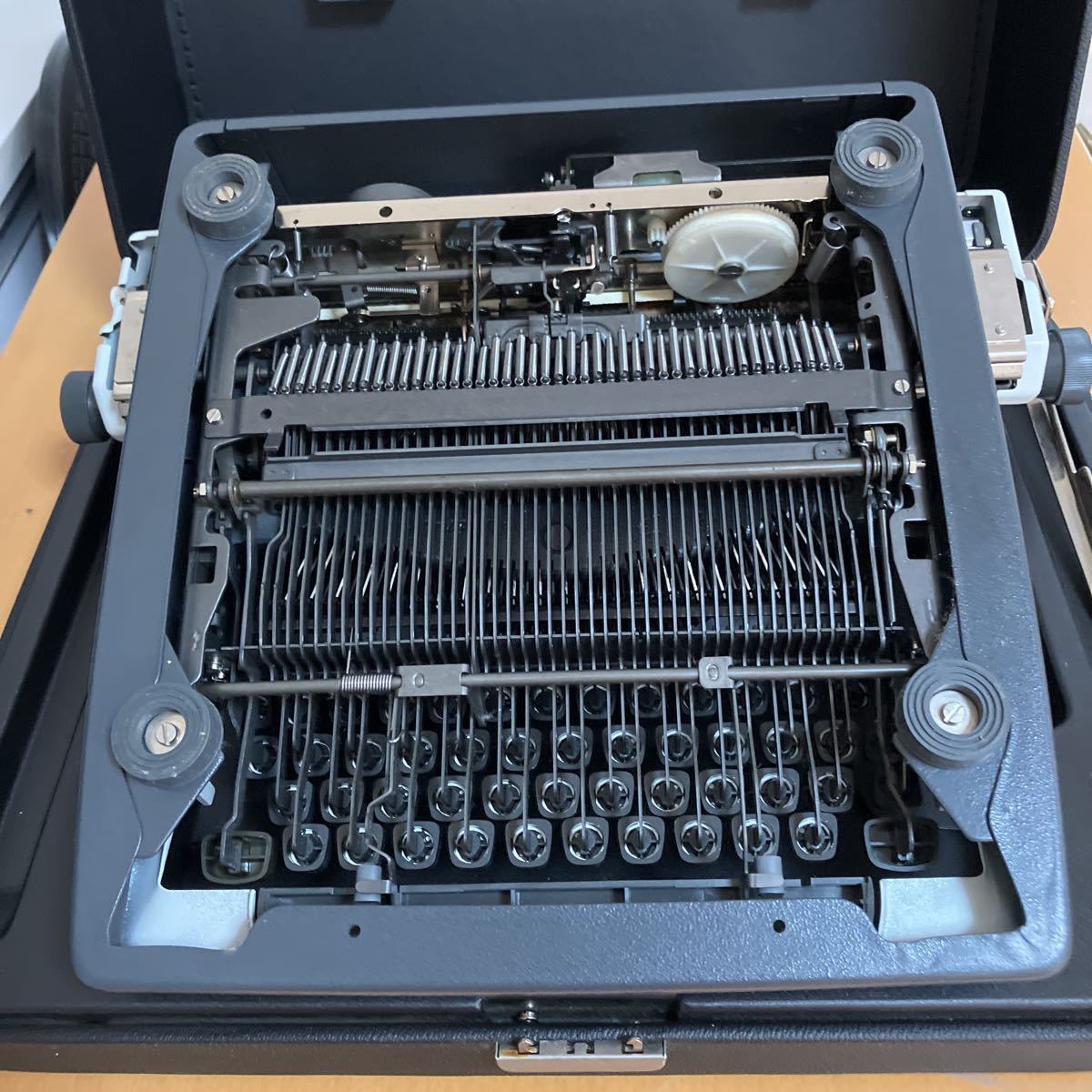 中古英文タイプライター OLYMPIA WERKE AG ドイツ製 昭和レトロ現状品の画像6