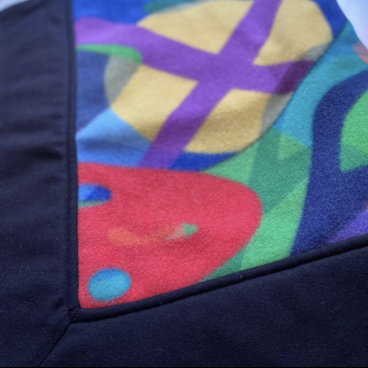 【即完売】新品未使用 sacai x KAWS Blanket ブランケット supreme travis scott human made サカイ カウズ Tシャツ_画像3