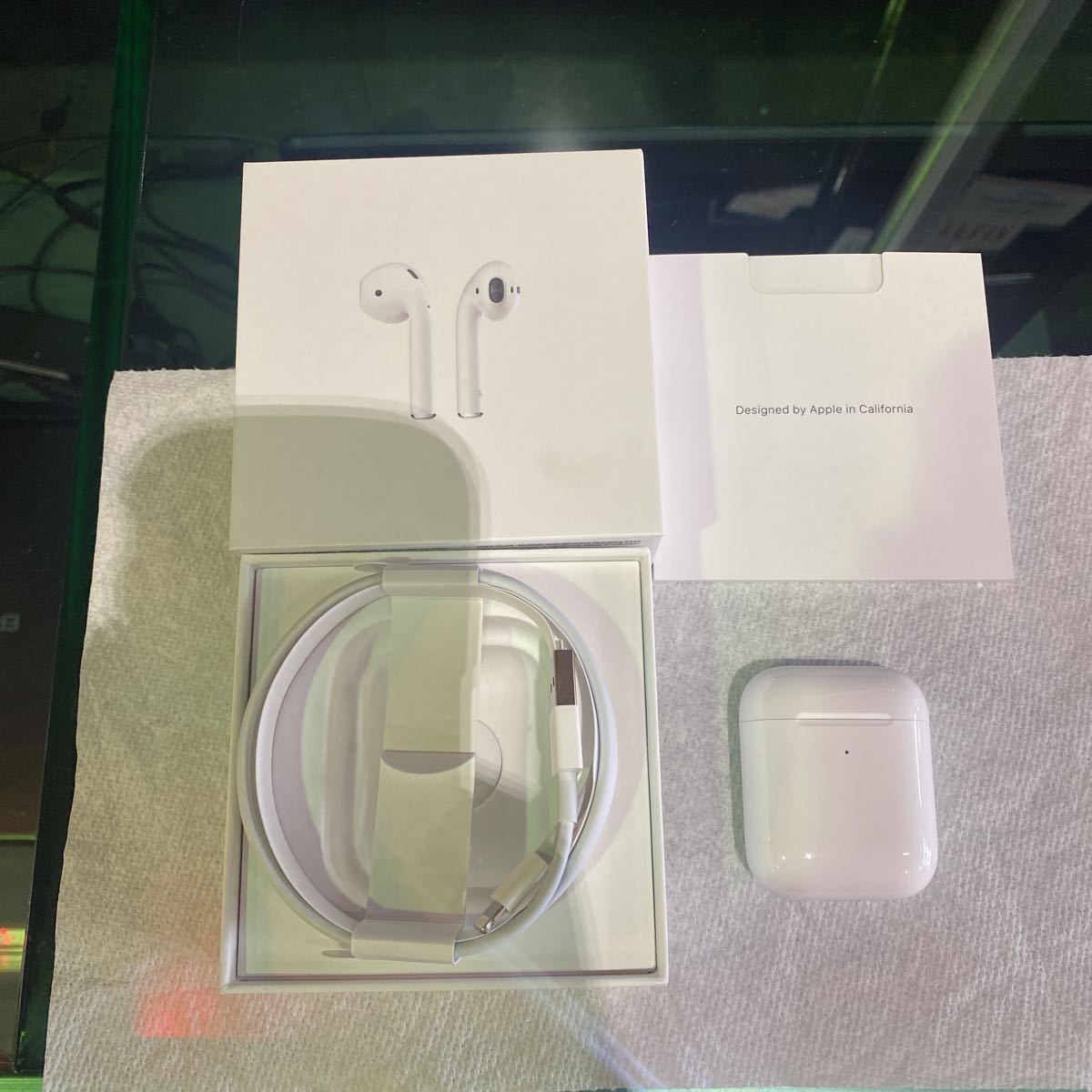 美品○Apple AirPods with Wireless Charging Case A2032 A2031 A1938 MRXJ2J/A  ワイヤレス充電ケース