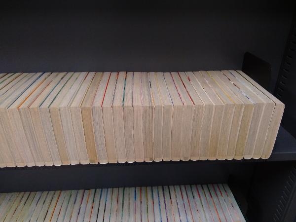 ONE PIECE　ワンピース　102巻セット。103巻欠品。関連本11冊付き。ヤケ、やや背表紙の変色あり、28巻の表紙にシミ、表紙折れがあります。_画像7