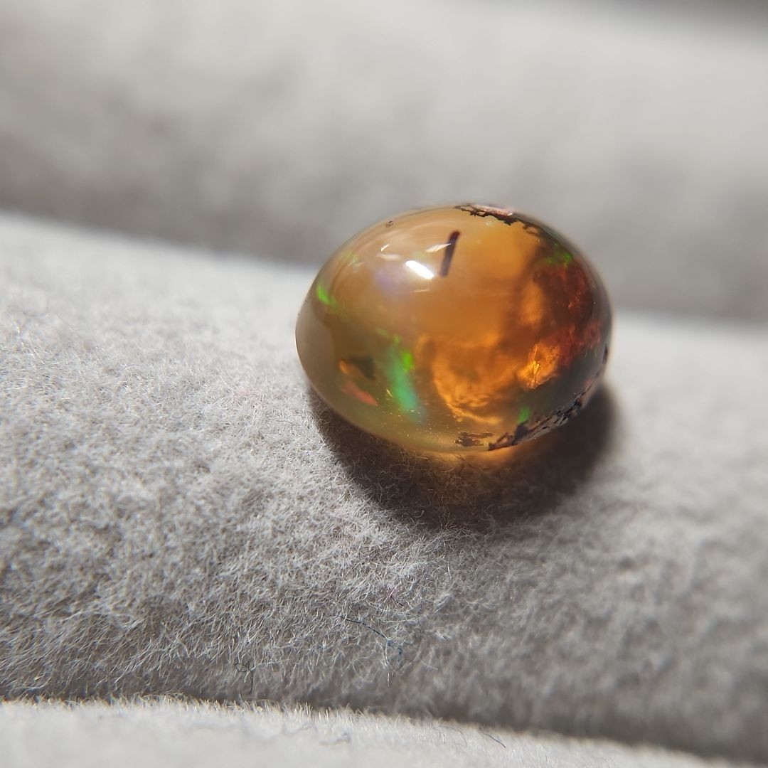 天然カンテラオパール 茶柱入り!? 1.742ct-