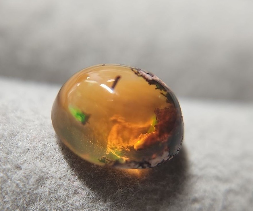 天然カンテラオパール 茶柱入り!? 1.742ct-