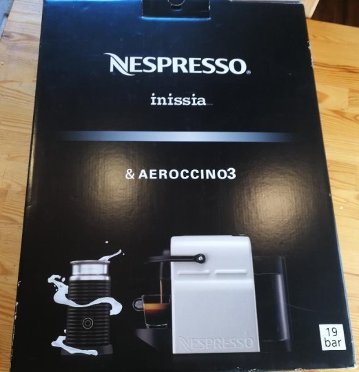 ネスプレッソ コーヒーメーカー イニッシア エアロチーノセット 新品 C40RE-A3B ルビーレッド 未使用品_画像2