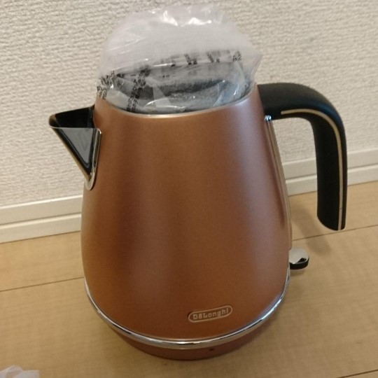 デロンギ DeLonghi 電気ケトル ディスティンタコレクション 1.0L 新品 スタイルコッパー 空だき防止 自動電源オフ KBI1200J-CP 未使用品_画像3