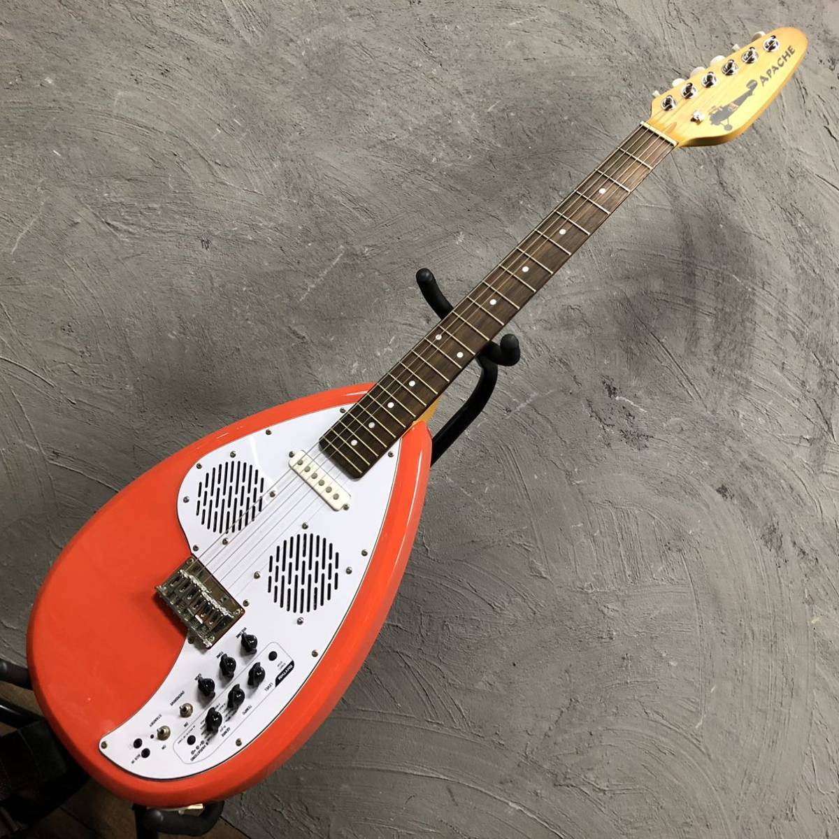 美品】VOX アンプ内蔵エレキギター APACHE2 リズムマシン内蔵 ケース