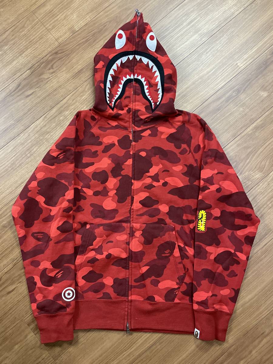 31 A BATHING APE アベイシングエイプ color camo 赤迷彩 猿迷彩 ファレルカモ shark シャーク スウェットパーカー サイズM_画像1