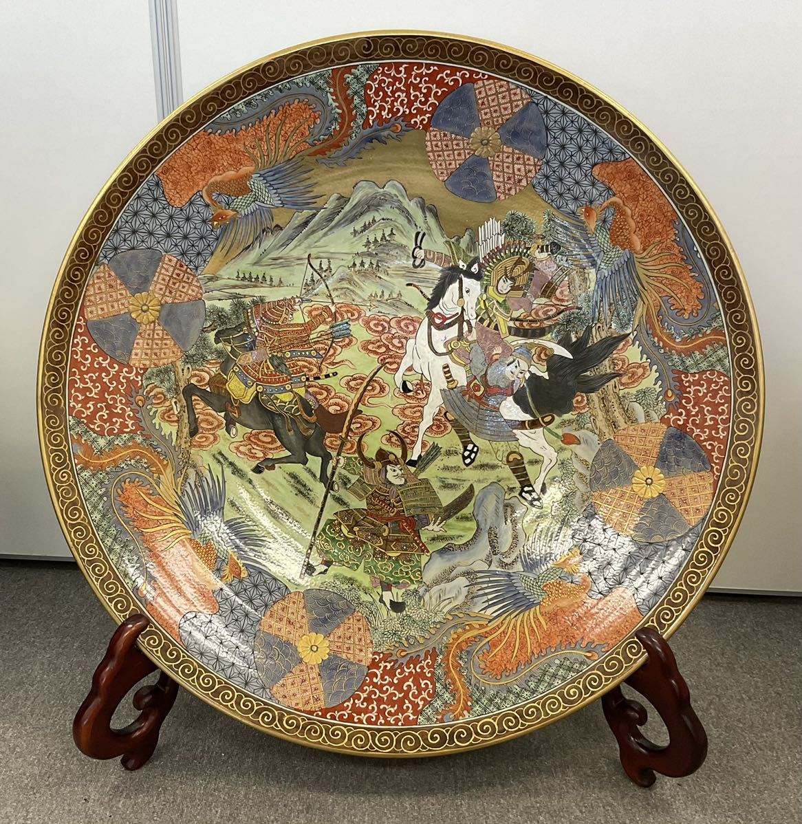 特大 大皿直径97cm 明治年製 伊万里焼 金彩武者絵 飾皿 飾り皿 飾り台 