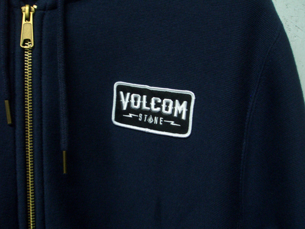 VOLCOM ボルコム A4831607NVY メンズ Mサイズ フルジップパーカー 厚手で裏地がフリース 暖かい 防寒 ネイビー色 ヴォルコム 新品 送料無料_画像3