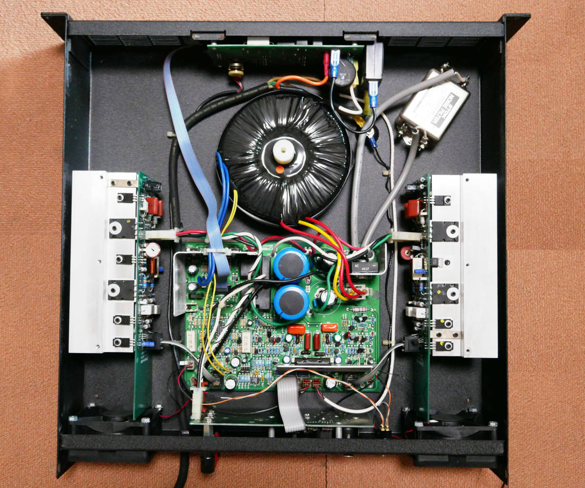 CREST AUDIO CA-2 パワーアンプ　200W+200W(4Ω)　電源回路改良済み　_右上、ノイズフィルター追加