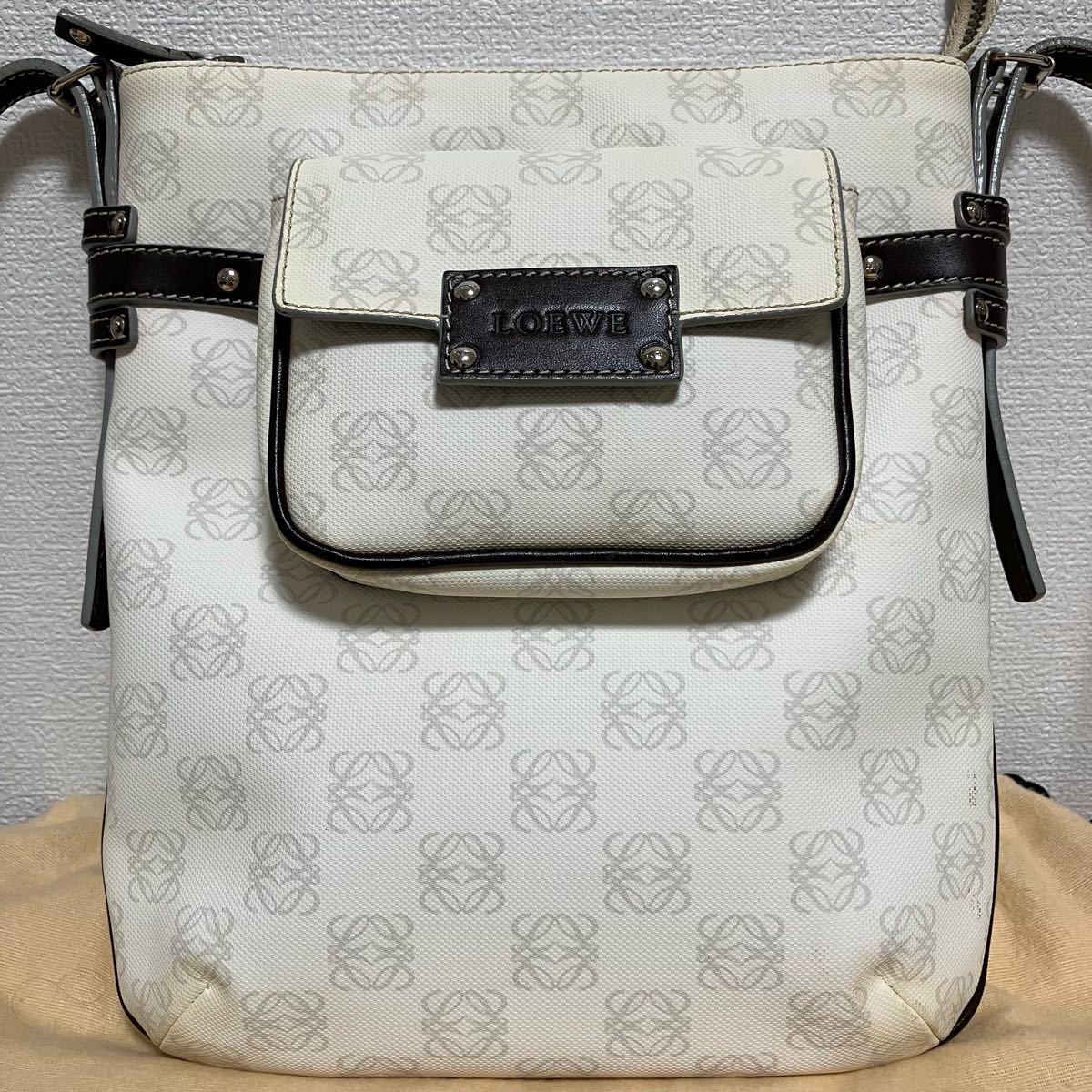 LOEWE ロエベ ショルダーバッグ アナグラム PVCレザー ホワイト LOEWE ロエベ ショルダーバッグ アナグラム PVCレザー ホワイト
