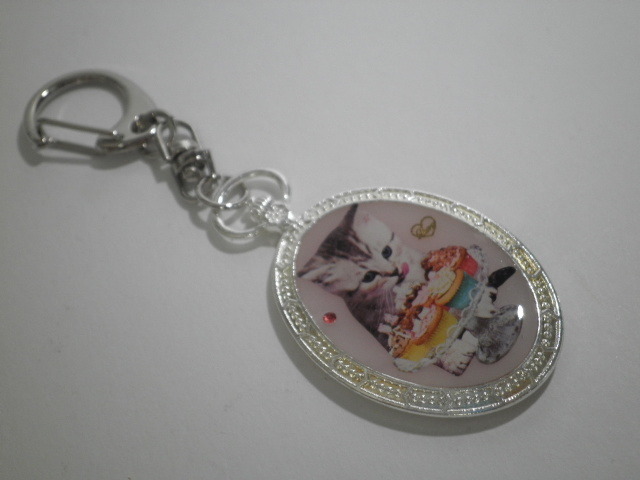  hand made * resin *. cat . sweets * pocket watch type key holder 