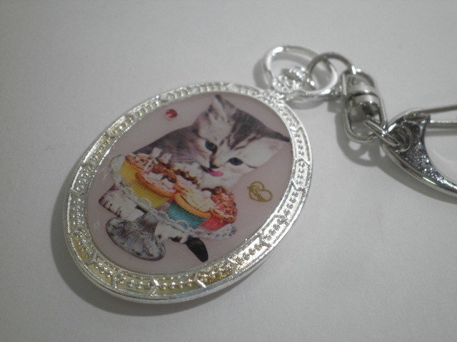  hand made * resin *. cat . sweets * pocket watch type key holder 