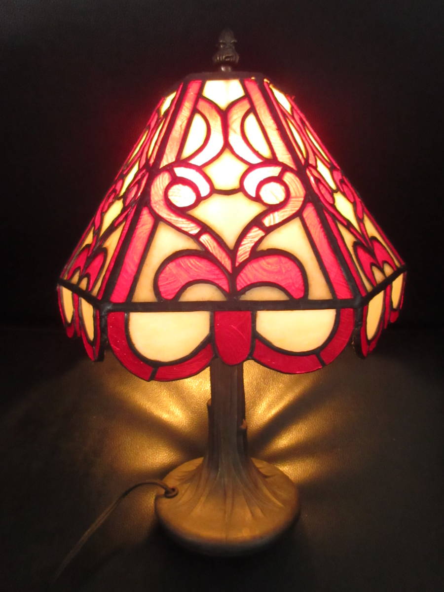 《照明》 ステンドグラスのランプ ヨーロッパ風 卓上・テーブルスタンド アンティーク・ヴィンテージ品 インテリア