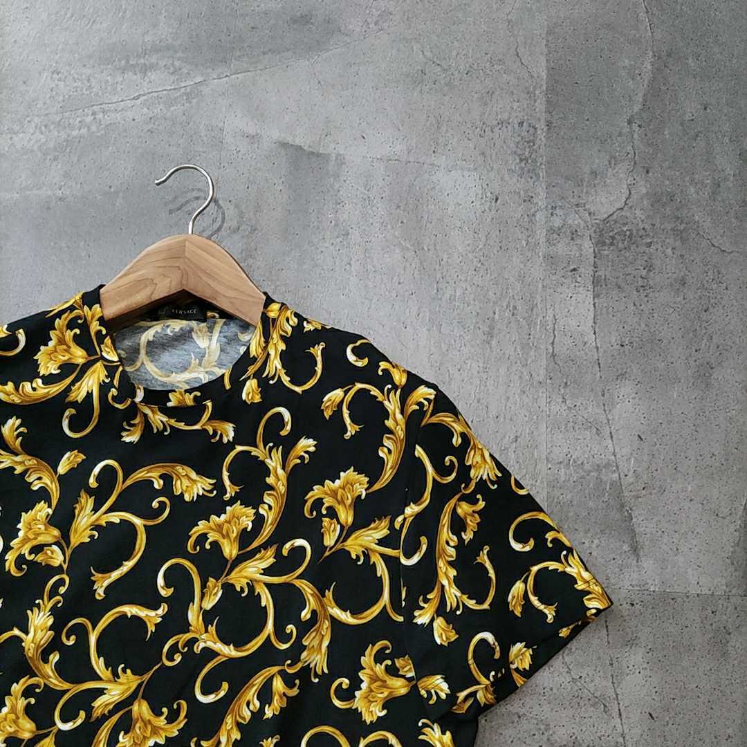 ◇ 美品!! '20SSモデル' 『 VERSACE 』 バロック/バロッコ柄 半袖 T