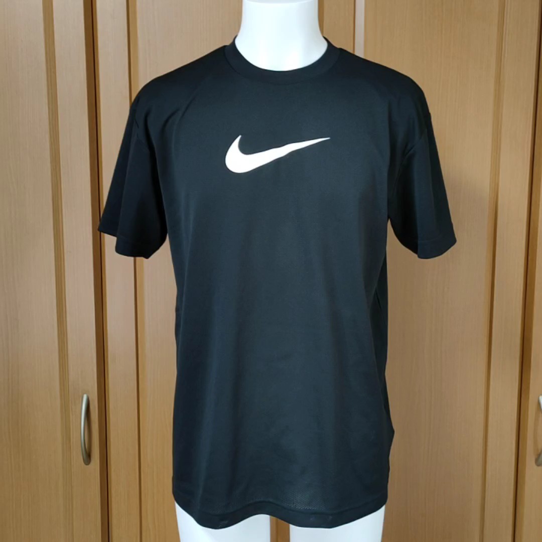 ナイキ 半袖TシャツM/L 黒 スポーツウエアポリエステルメッシュ/吸汗速乾素材で快適です♪ NIKE 白スウォッシュSWOOSH