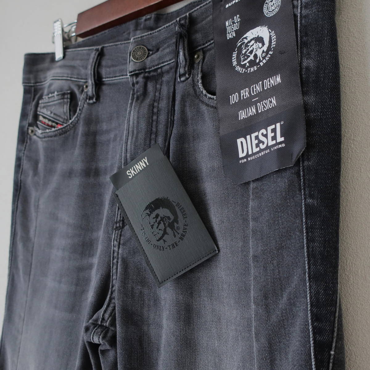 新品 タグ付き ディーゼル DIESEL ストレッチ バイカーデニム 美脚 スキニー ジーンズ 欧州限定 D-AMNY ブラック 黒 W29 メンズ Sサイズ_画像4