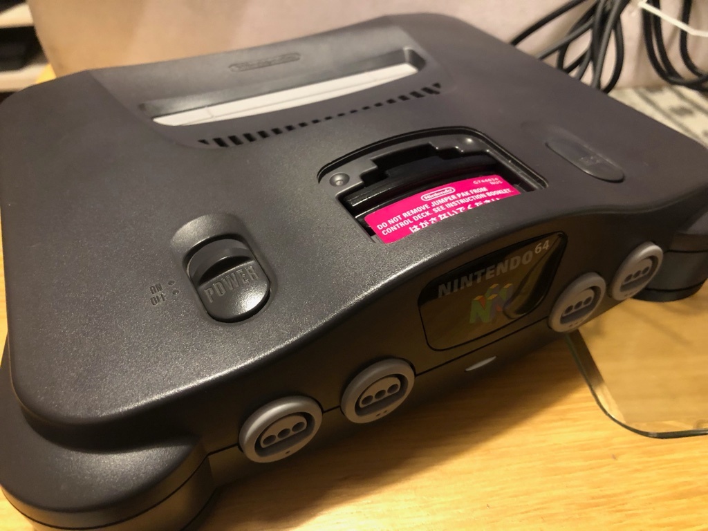 ニンテンドー / RGB21ピン (SCART)出力対応 / NINTENDO 64 / 本体、コントローラー、取説、箱付き 