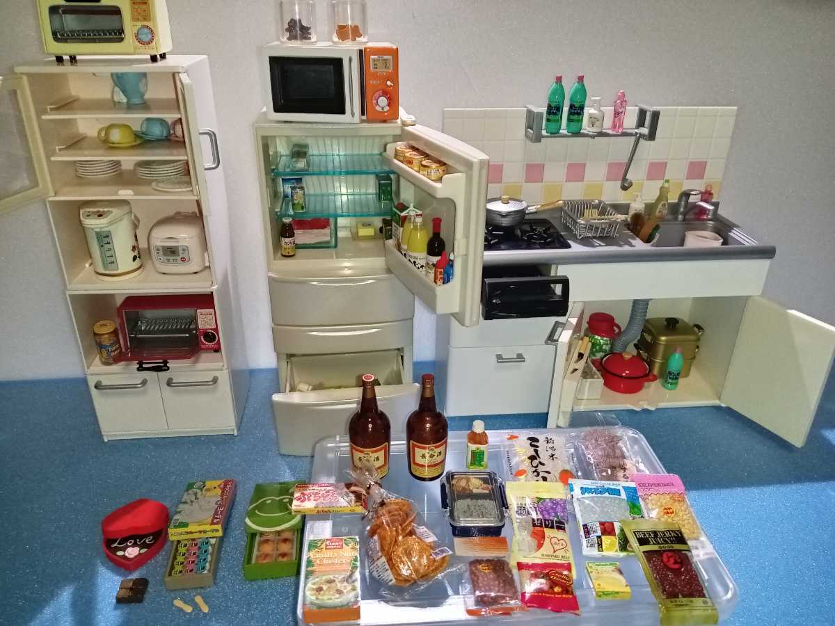 ミニチュアフード　冷蔵庫　キッチン　食器棚