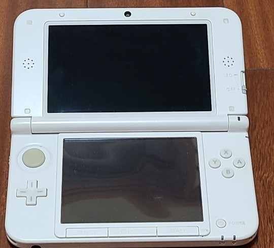 ニンテンドー3DS LL　本体　SDカード4GB付き