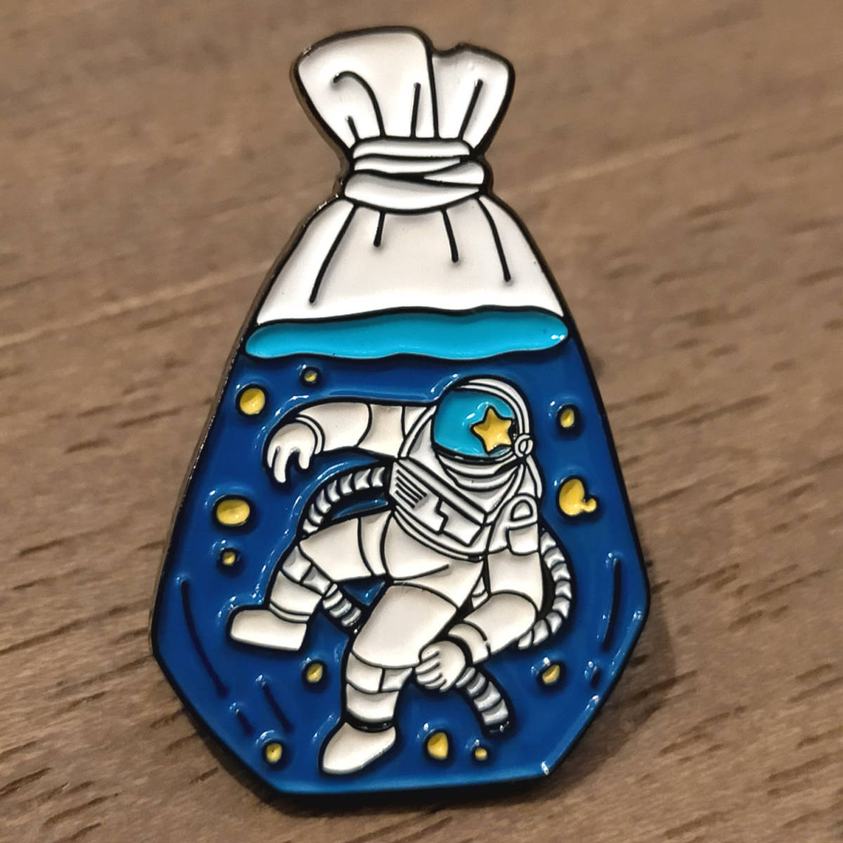 ピンバッチ　金魚すくい　宇宙飛行士　夏祭り　屋台　アポロ１１号　12号　13号　月面着陸　火星　月　星　ピンバッジ　　_画像1