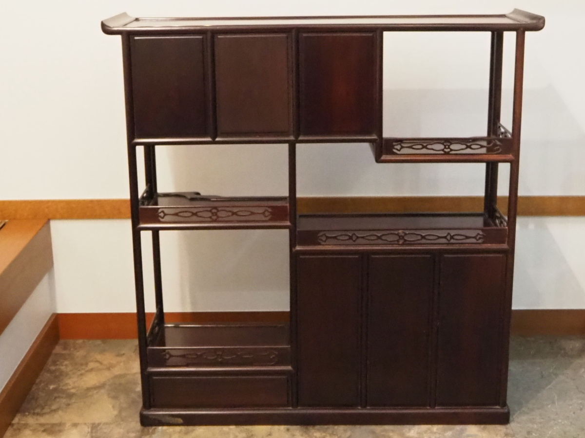 激安/新作 展示品 違い棚 木製 唐木 茶棚 花梨材で出来ています 昭和