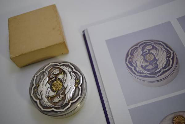 お値下げしました!】銀製 皇室御下賜品 菊御紋入ボンボニエール 最高
