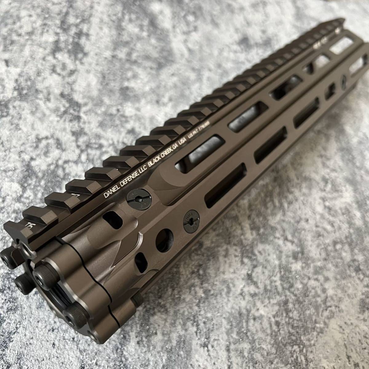 最新 RIS3 RISIII タイプ ハンドガード Daniel defense 最新 RIS3 RISIII タイプ ハンドガード Daniel defense